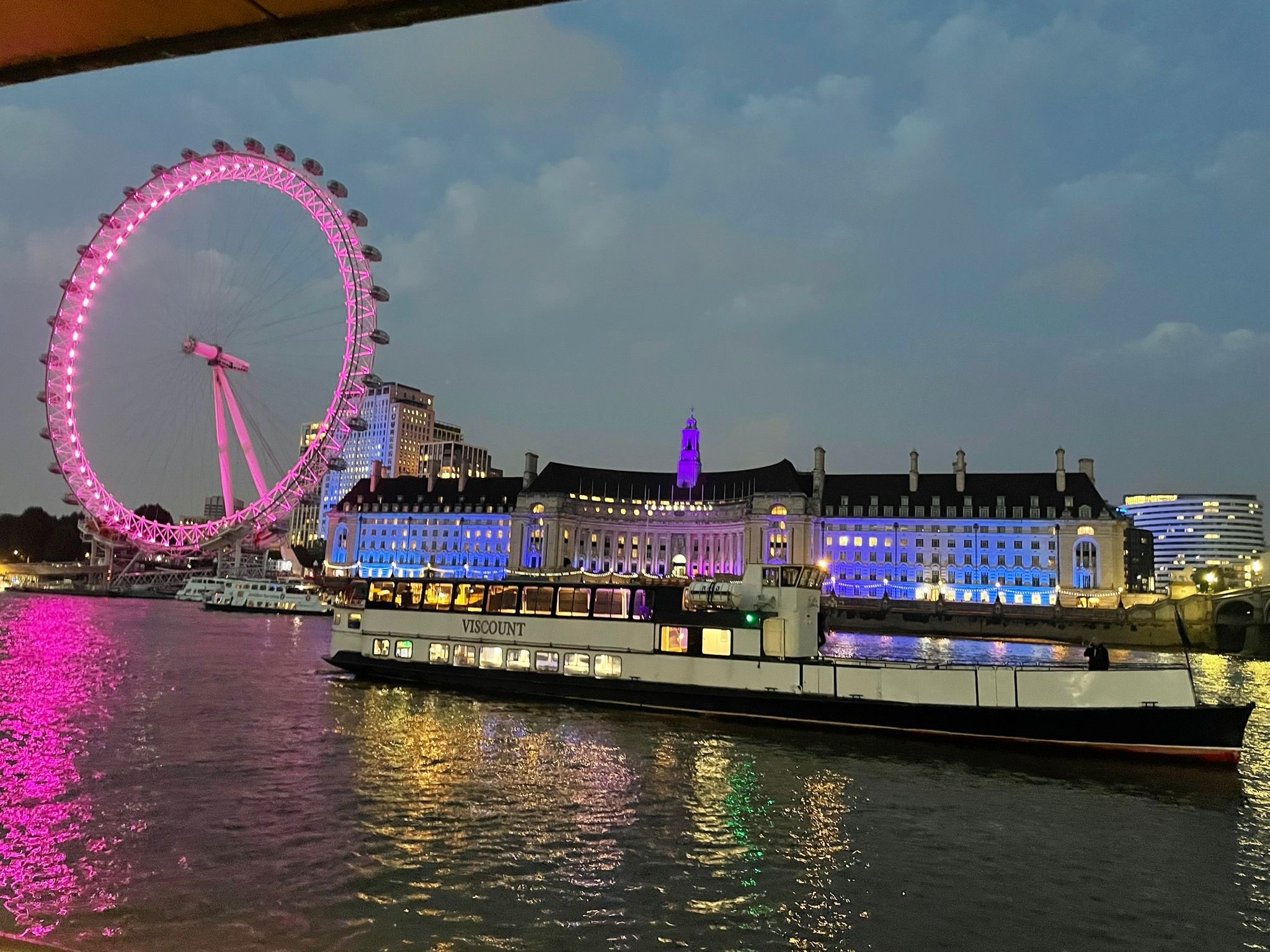 thames river cruise party boat