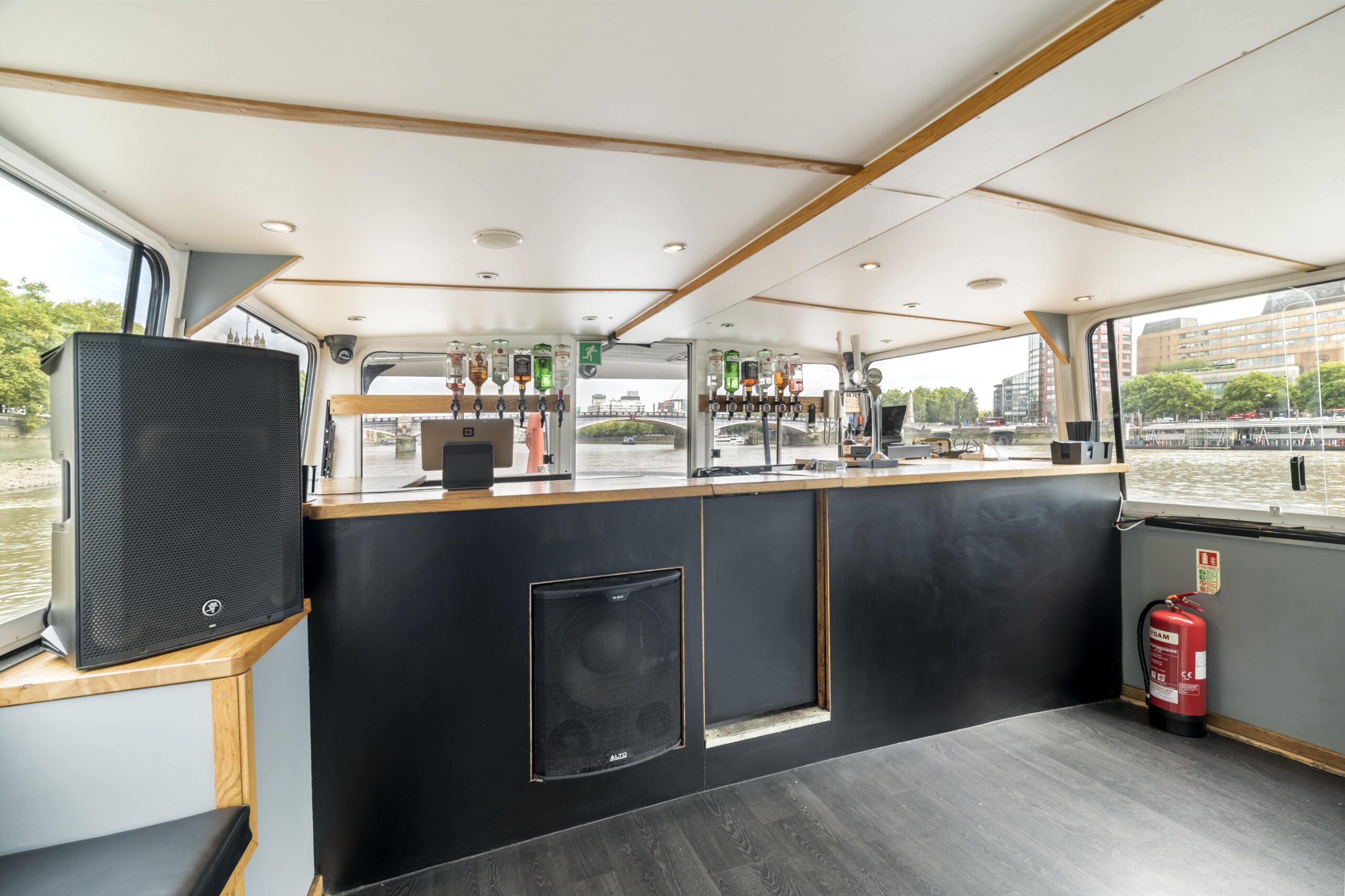 1 - Thames Party Boats Viscount - Photos © Biztour - web res-min