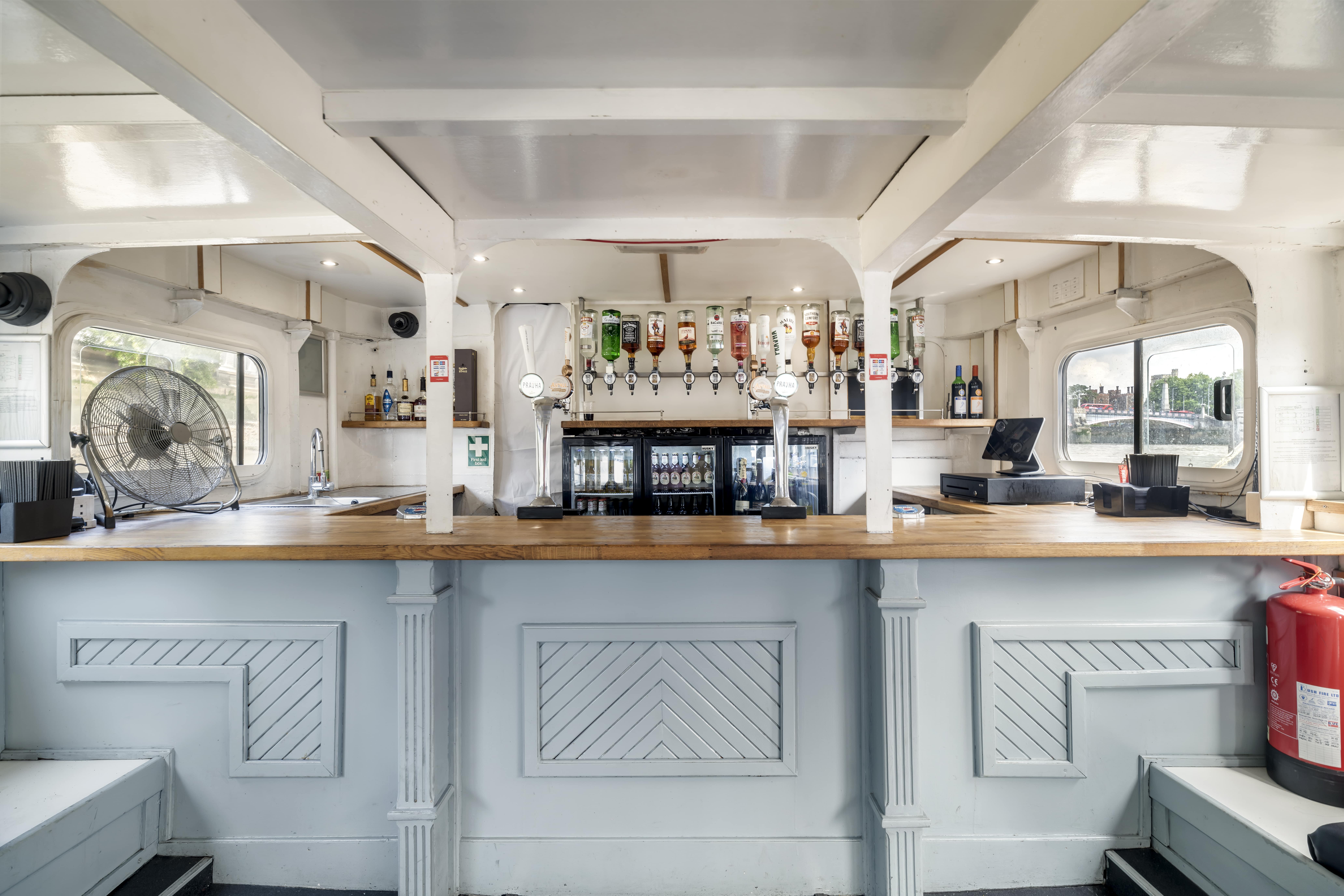 13 - Thames Party Boats Viscount - Photos © Biztour - - web res