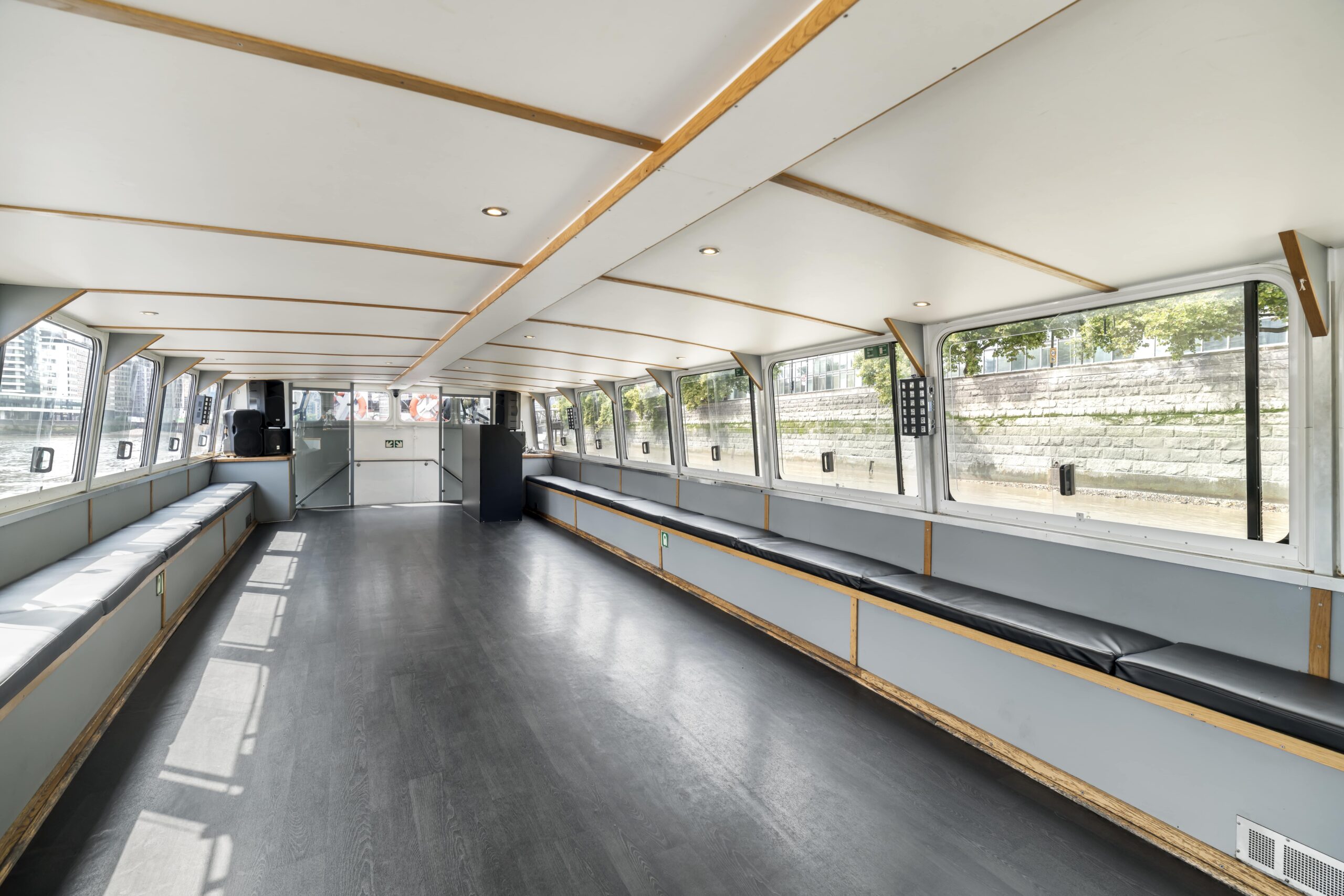 2 - Thames Party Boats Viscount - Photos © Biztour-min