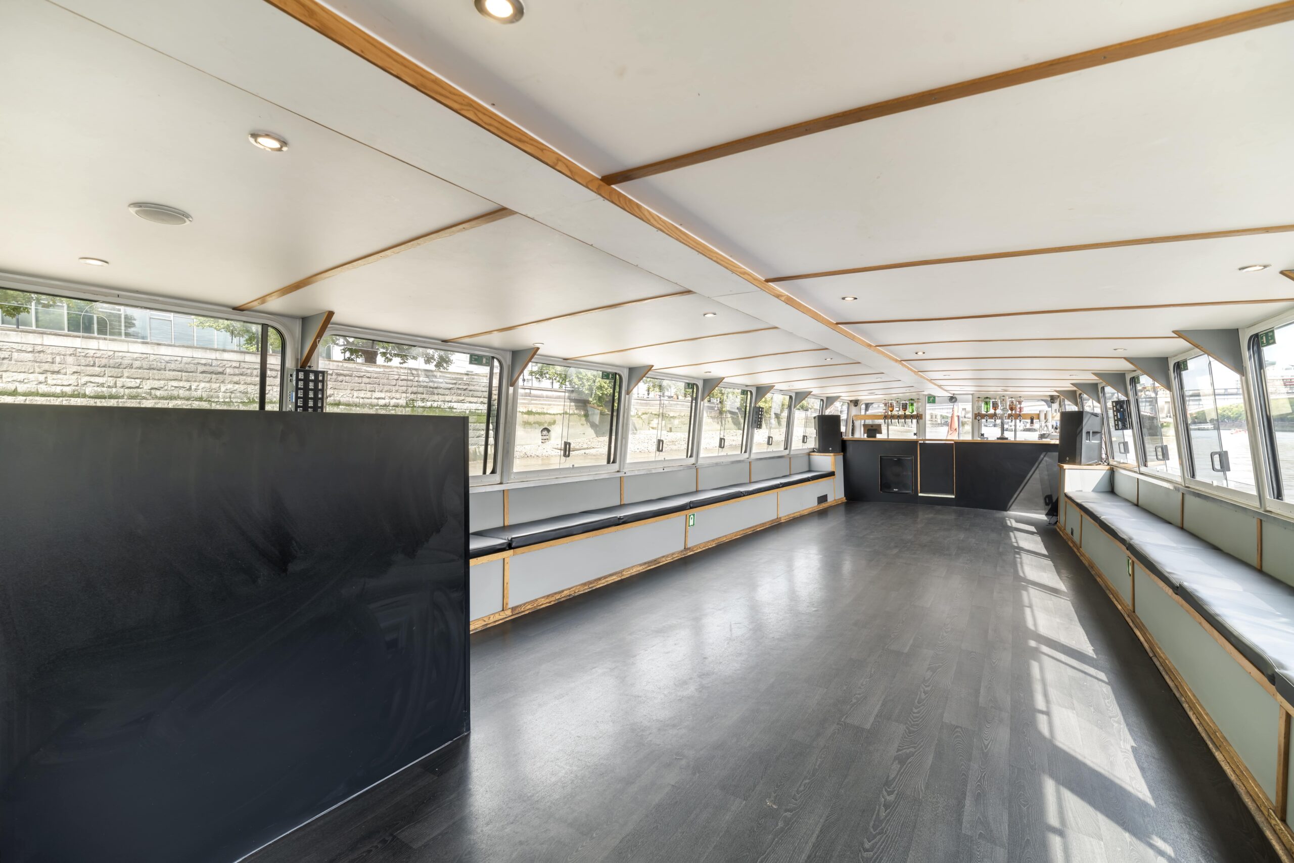 3 - Thames Party Boats Viscount - Photos © Biztour - web res-min