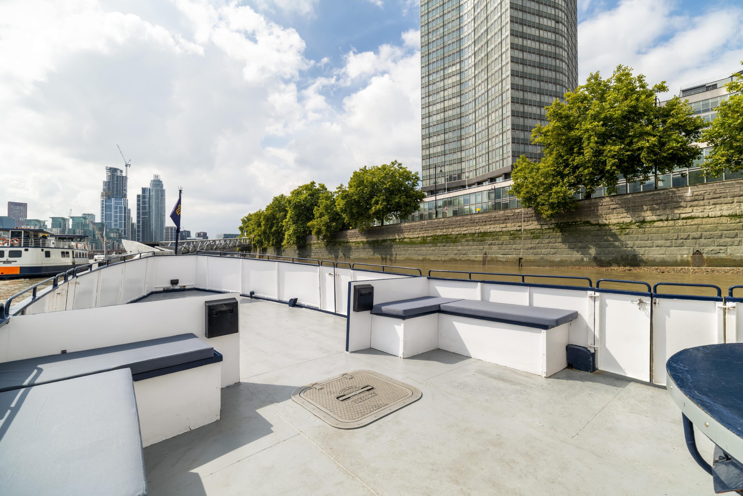 9 - Thames Party Boats Viscount - Photos © Biztour-min