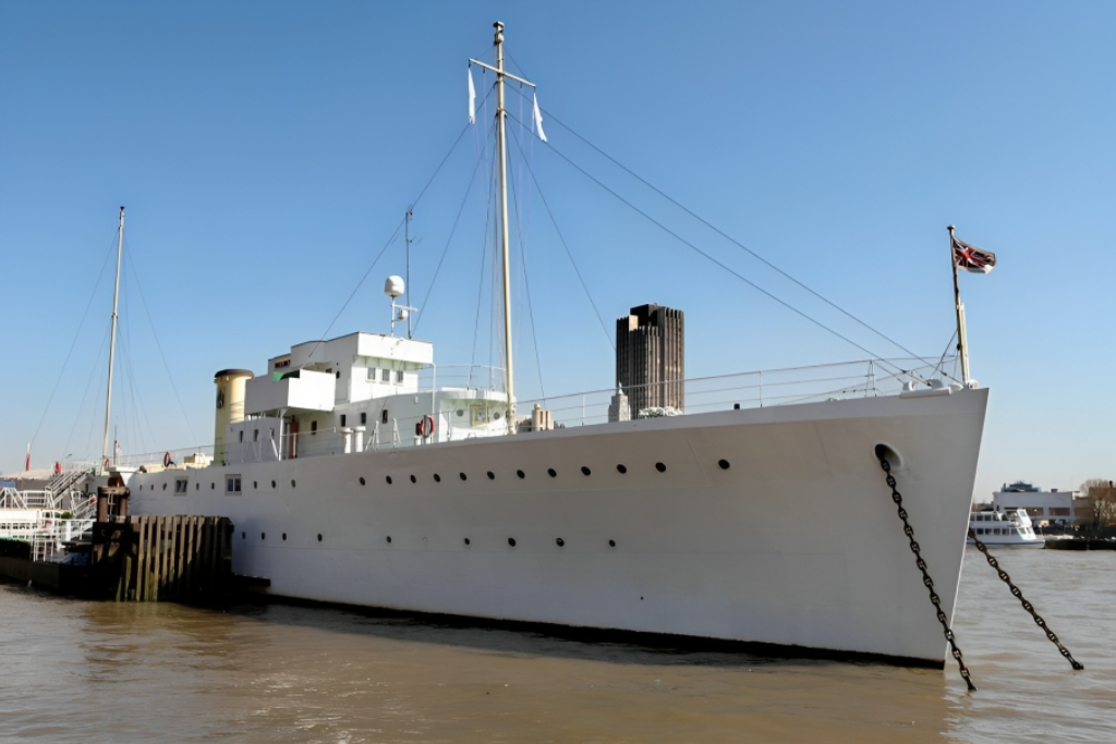 A Thames party boat ready to host celebrations