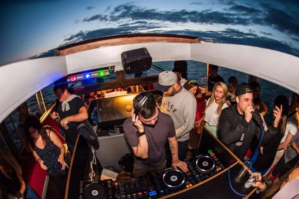 night-boat-party-on-the-thames